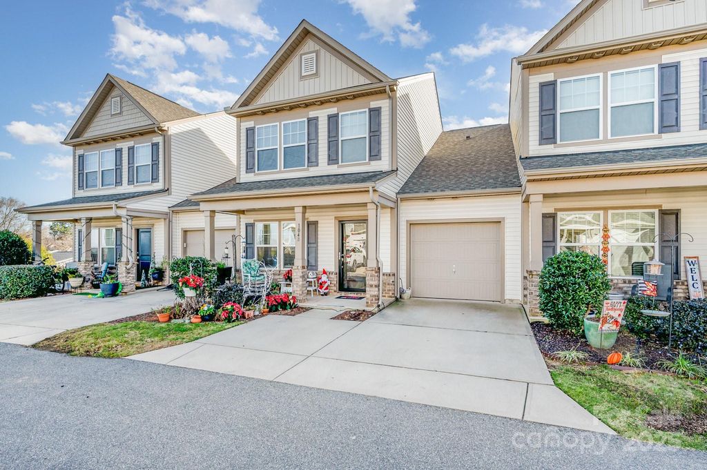 104 Blackstone Court, Statesville, NC 28677