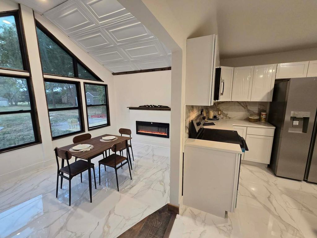 Image 24 of property listing at 14322 MEMORY Lane, Mt Vernon, IL 62864