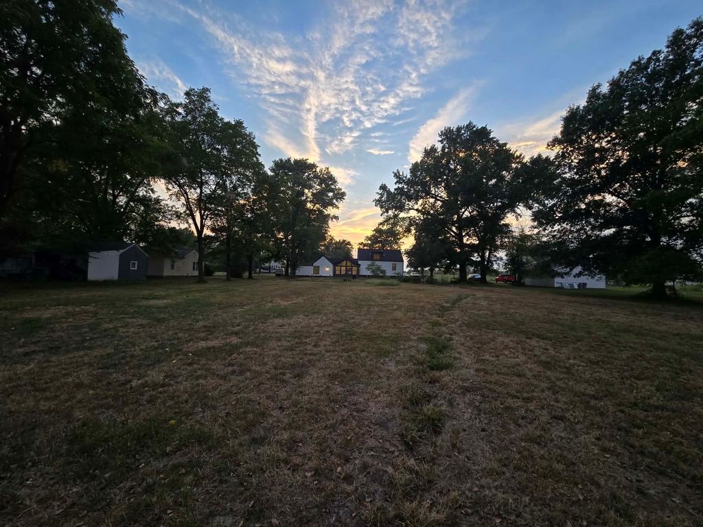 Image 9 of property listing at 14322 MEMORY Lane, Mt Vernon, IL 62864