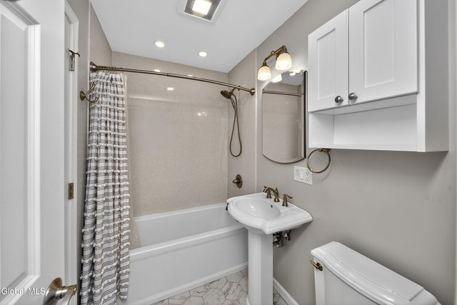 72 Pinehurst Avenue, Albany, NY 12203