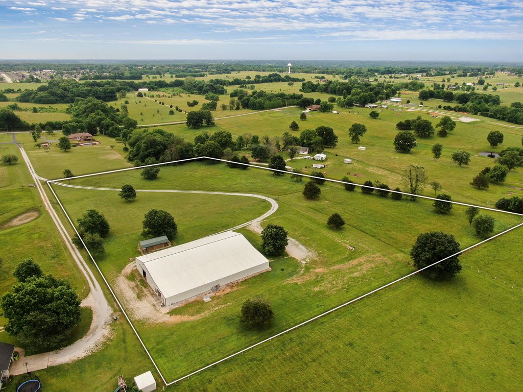 5268 West Nokes Lane, Brookline, MO 65619