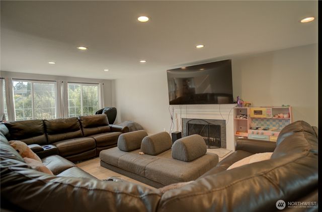 17102 146 Avenue SE, Renton, WA 98058