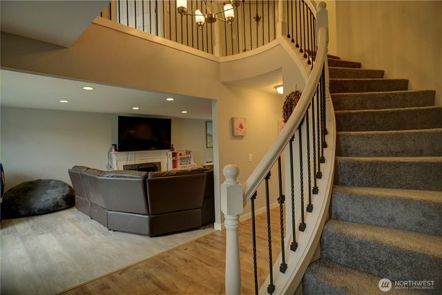 17102 146 Avenue SE, Renton, WA 98058