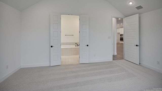 183 Mountain Oak, Castroville, TX 78009