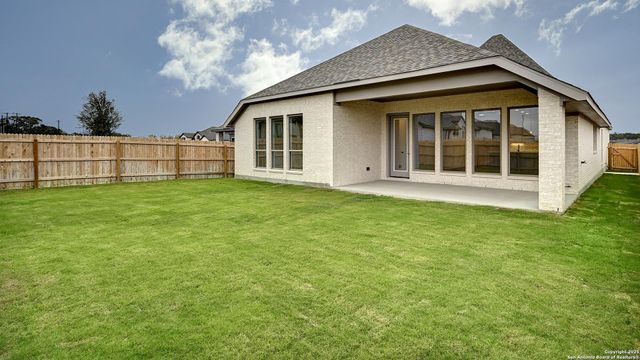 183 Mountain Oak, Castroville, TX 78009