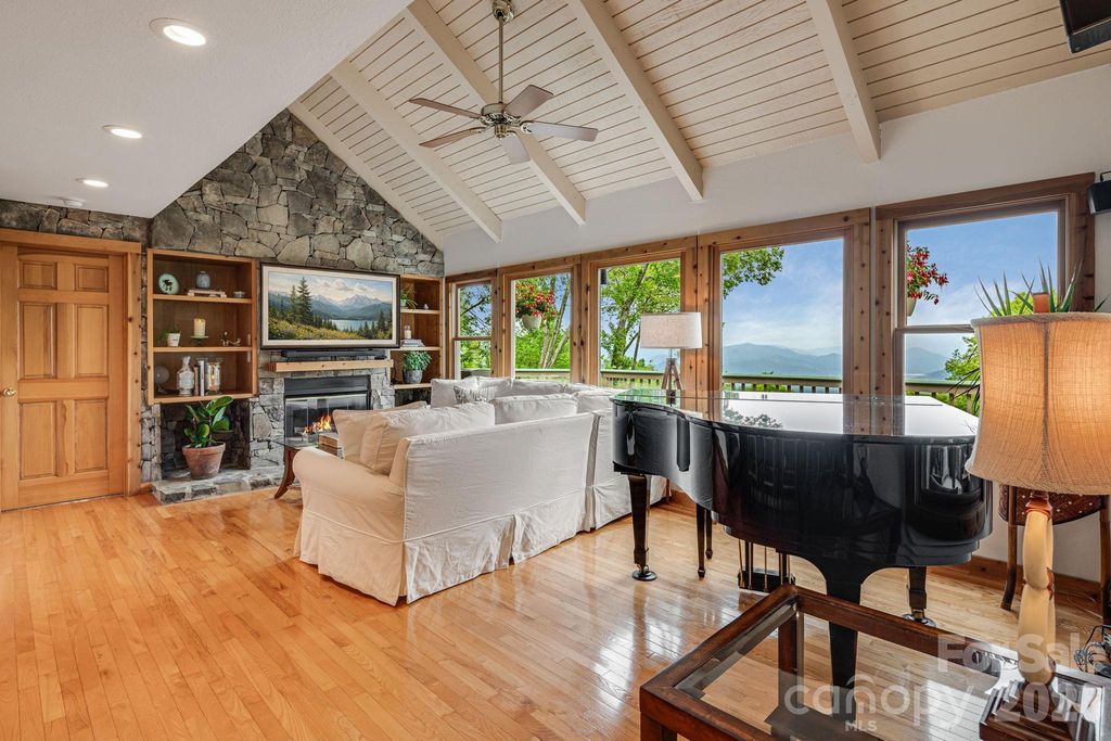 61 Ivy Ridge Road, Burnsville, NC 28714