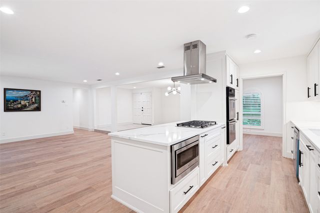 3817 Crestpark Drive, Farmers Branch, TX 75244