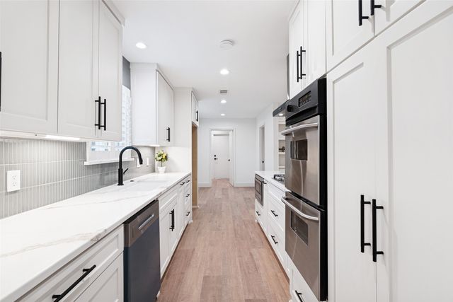 3817 Crestpark Drive, Farmers Branch, TX 75244