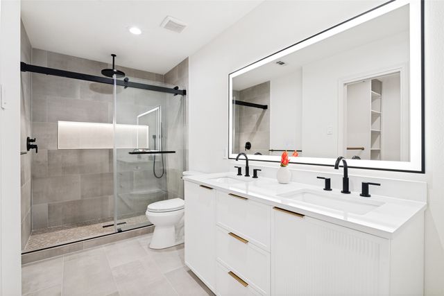 3817 Crestpark Drive, Farmers Branch, TX 75244