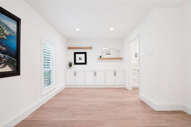 3817 Crestpark Drive, Farmers Branch, TX 75244