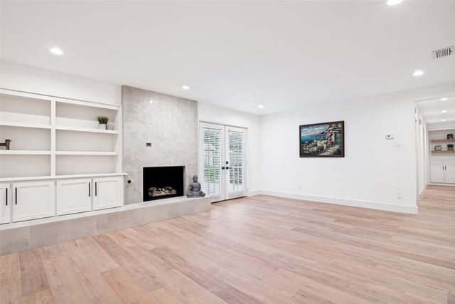 3817 Crestpark Drive, Farmers Branch, TX 75244