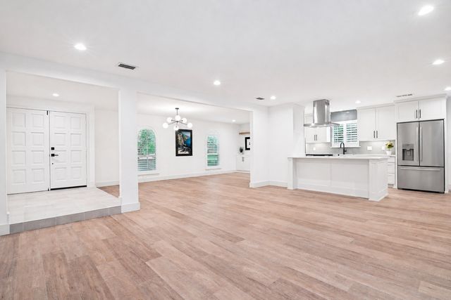 3817 Crestpark Drive, Farmers Branch, TX 75244