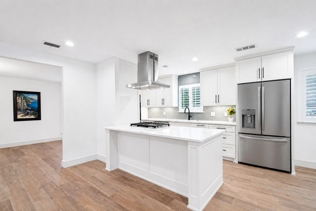 3817 Crestpark Drive, Farmers Branch, TX 75244