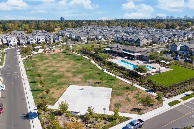 58 LEMON TWIST Ct, Sacramento, CA 95833