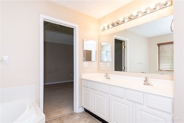 584 Lake Front Drive, Lebanon, OH 45036