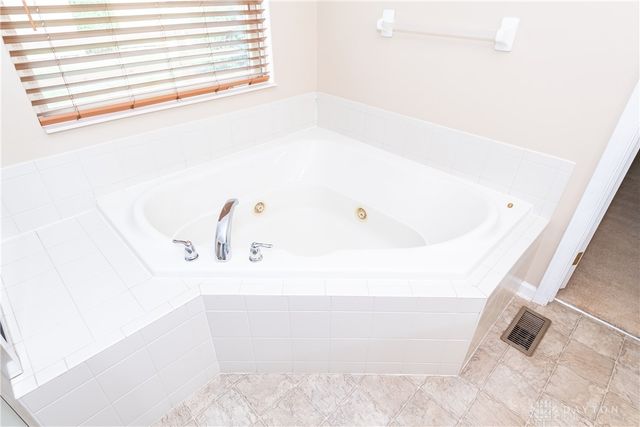 584 Lake Front Drive, Lebanon, OH 45036