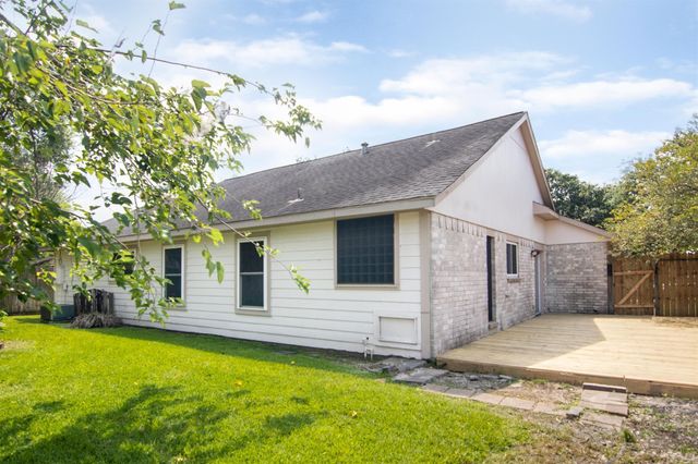 2319 Anthony Lane, Pearland, TX 77581