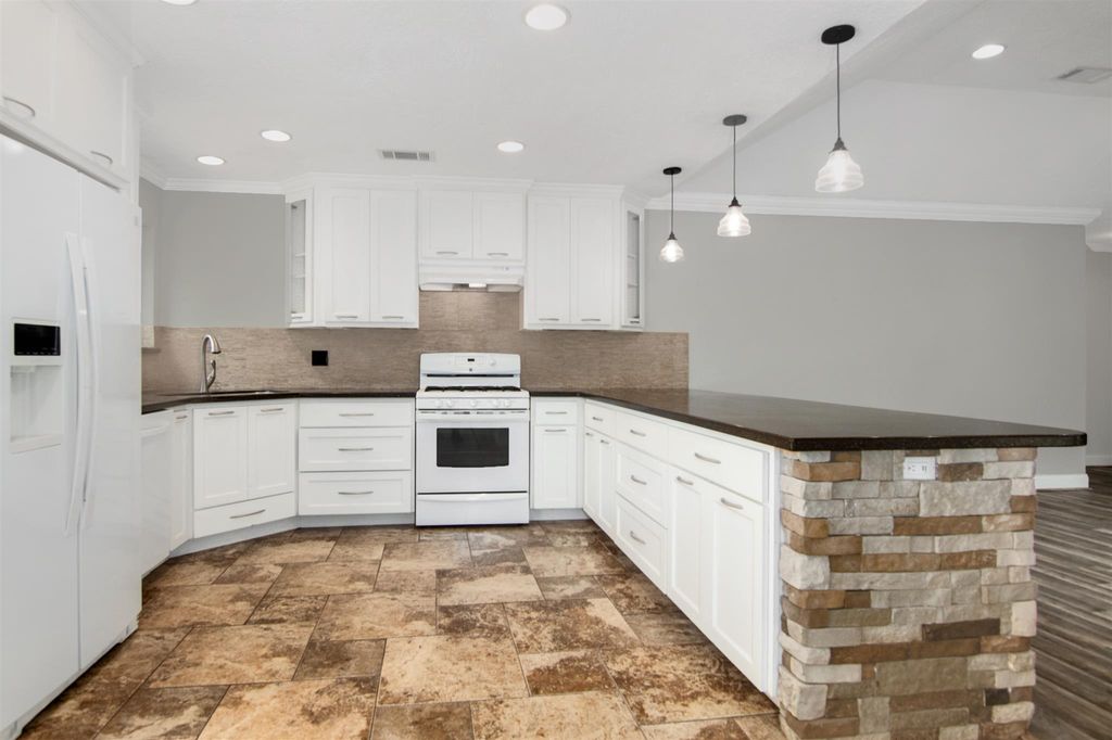 2319 Anthony Lane, Pearland, TX 77581