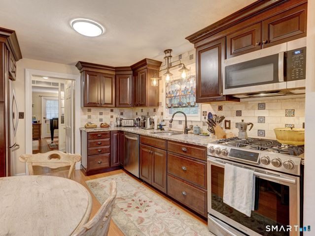 338 Ridgewood Road, West Hartford, CT 06107