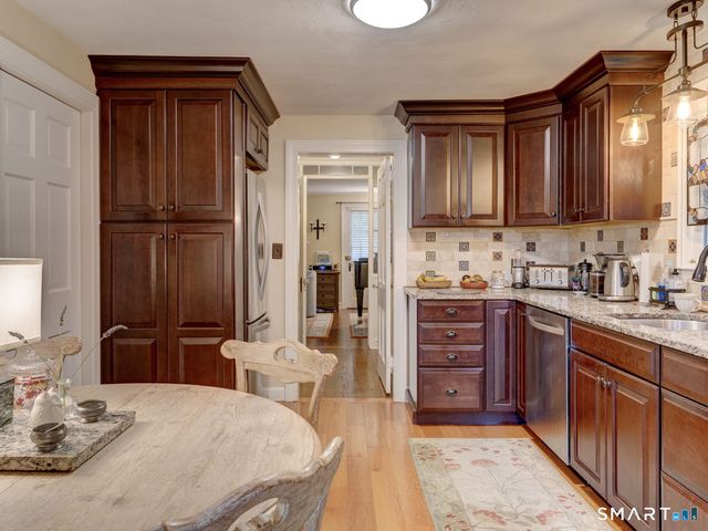 338 Ridgewood Road, West Hartford, CT 06107
