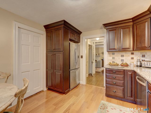 338 Ridgewood Road, West Hartford, CT 06107