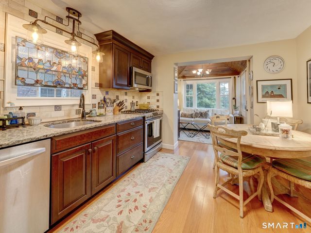 338 Ridgewood Road, West Hartford, CT 06107