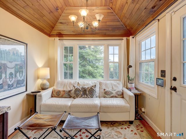 338 Ridgewood Road, West Hartford, CT 06107