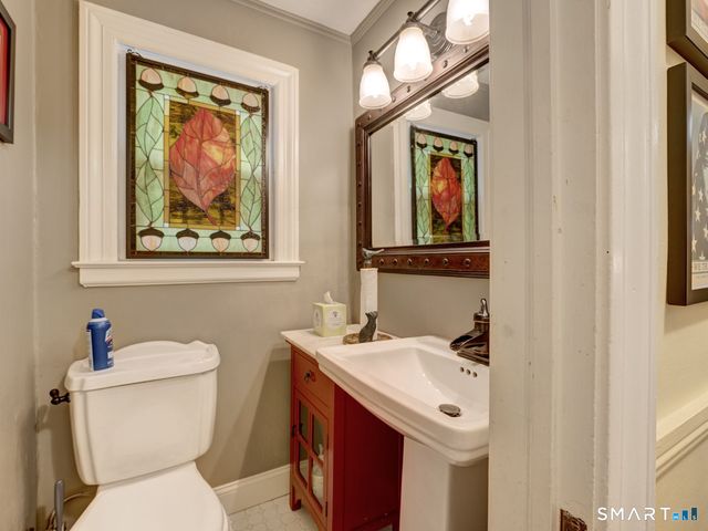 338 Ridgewood Road, West Hartford, CT 06107