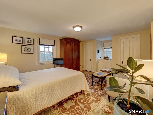 338 Ridgewood Road, West Hartford, CT 06107