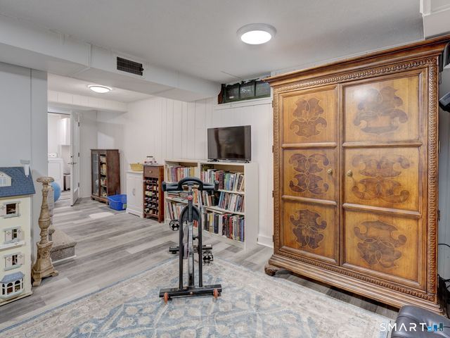 338 Ridgewood Road, West Hartford, CT 06107
