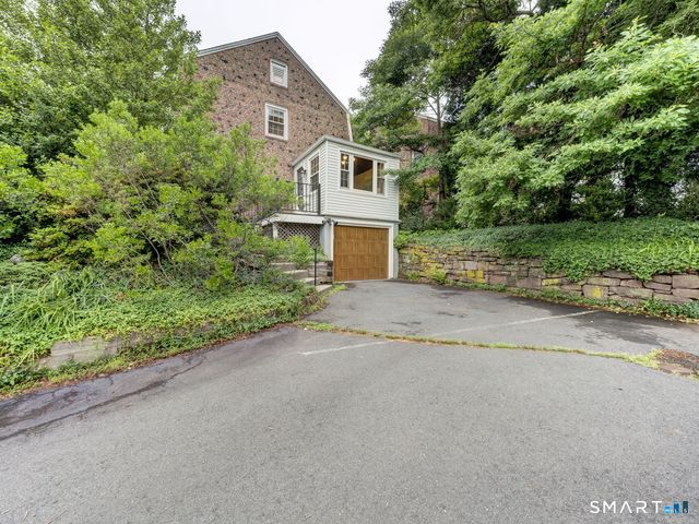 338 Ridgewood Road, West Hartford, CT 06107