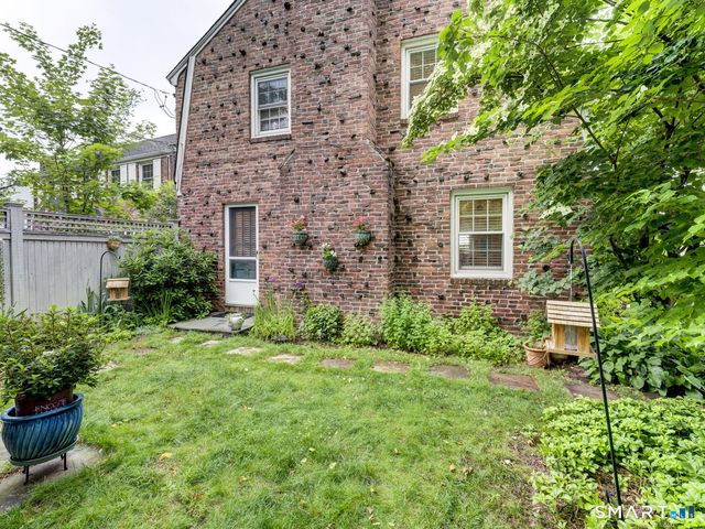 338 Ridgewood Road, West Hartford, CT 06107