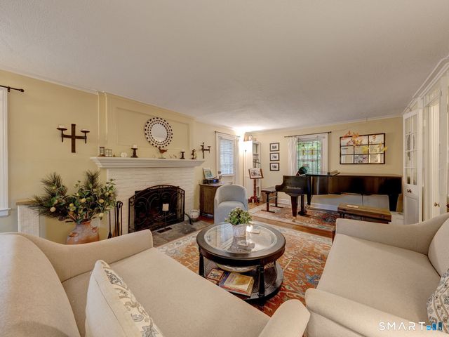 338 Ridgewood Road, West Hartford, CT 06107