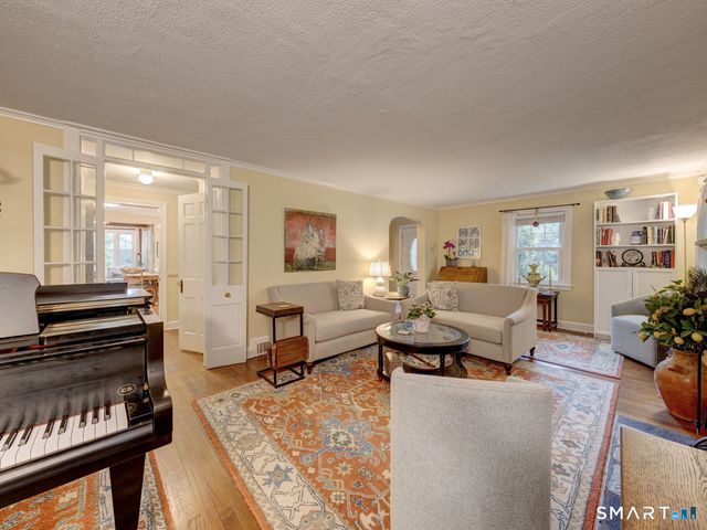 338 Ridgewood Road, West Hartford, CT 06107