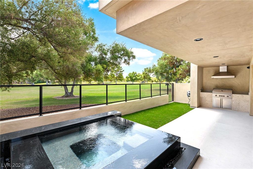 2847 Queens Courtyard Drive, Las Vegas, NV 89109 — photo 2