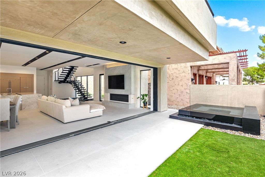 2847 Queens Courtyard Drive, Las Vegas, NV 89109 — photo 4