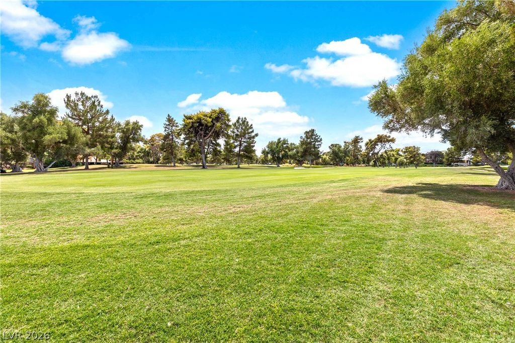 2847 Queens Courtyard Drive, Las Vegas, NV 89109 — photo 5