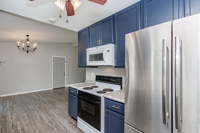 7271 E SUNCREST CT, Columbia, MO 65201