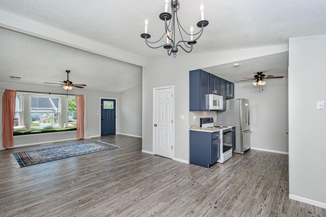 7271 E SUNCREST CT, Columbia, MO 65201