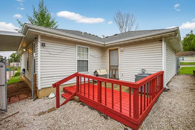 2323 N Missouri Avenue, Springfield, MO 65803