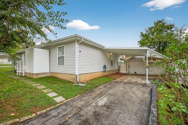 2323 N Missouri Avenue, Springfield, MO 65803