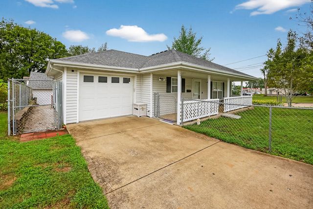 2323 N Missouri Avenue, Springfield, MO 65803