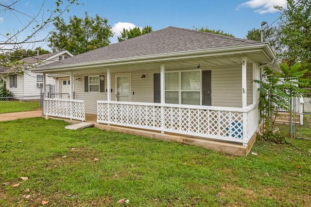 2323 N Missouri Avenue, Springfield, MO 65803