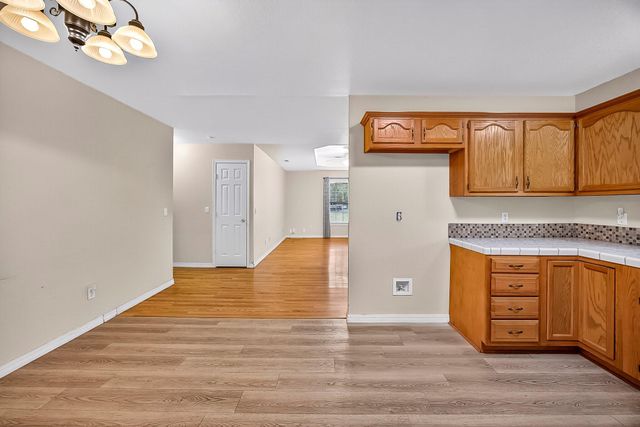 2323 N Missouri Avenue, Springfield, MO 65803