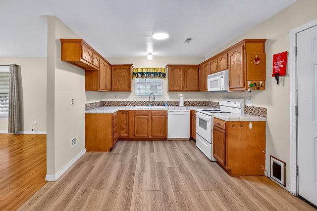 2323 N Missouri Avenue, Springfield, MO 65803