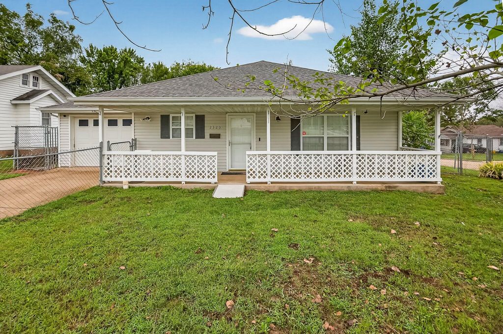 2323 N Missouri Avenue, Springfield, MO 65803