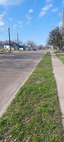 8506 North Main Street, Houston, TX 77022