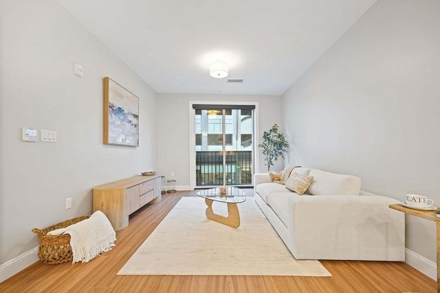 99 Foundry Place 106, Portsmouth, NH 03801