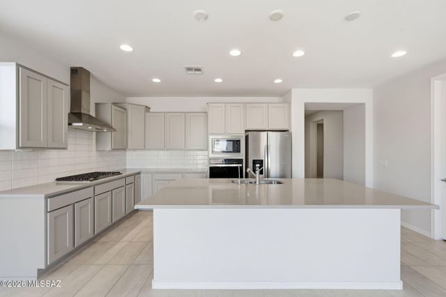 8000 S Expedition Drive, Tucson, AZ 85747