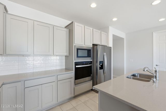 8000 S Expedition Drive, Tucson, AZ 85747